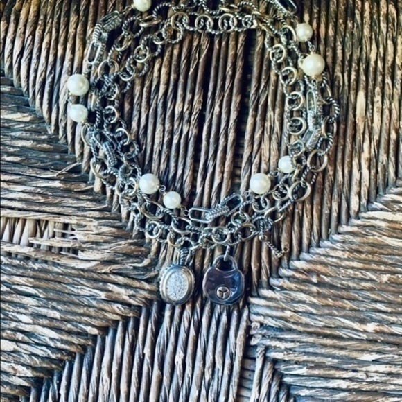✨✨ Silver Textured Chain Link Necklace w Pearls ✨ - Picture 7 of 15